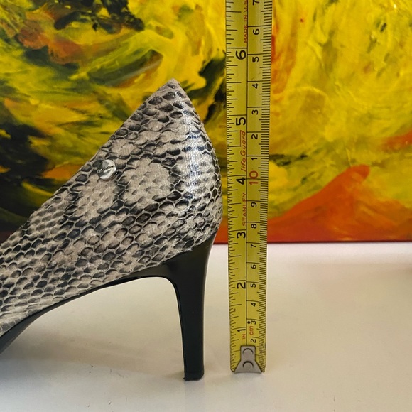 Calvin Klein heels with fauz alligator skin - Picture 8 of 8